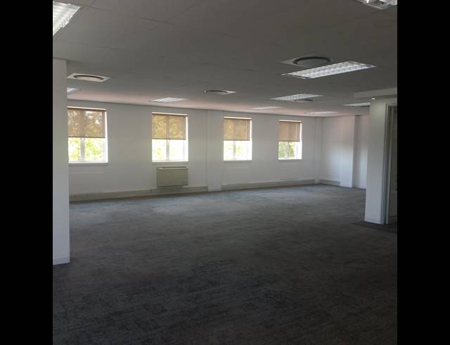 2,422M² OFFICE TO LET IN BRYANSTON